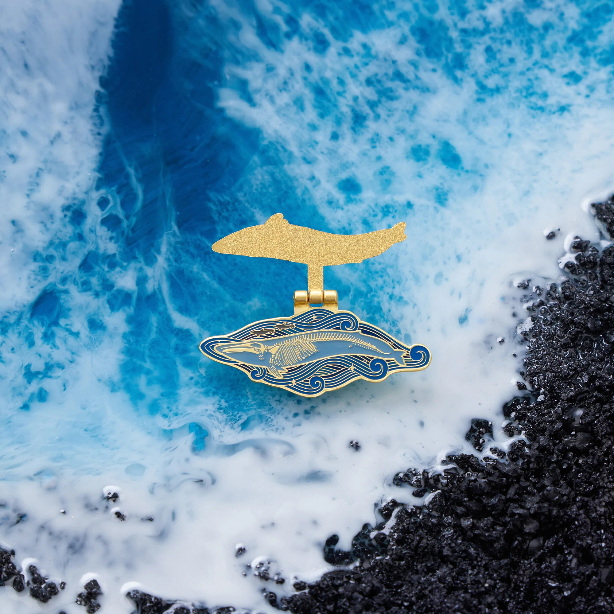daparo Enamel Pins "Blue Whale" - Image 4