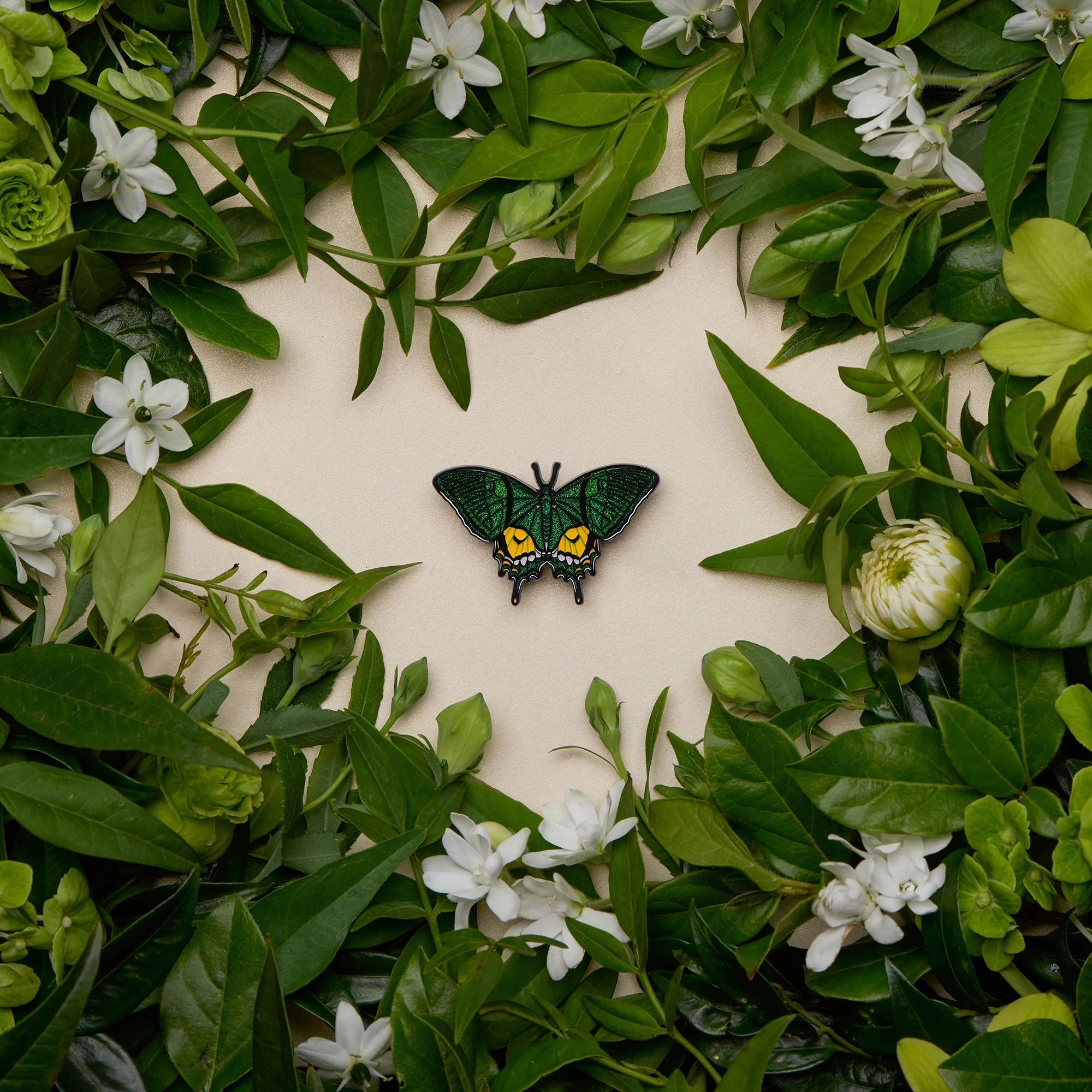 daparo Enamel Pins "Golden Kaiser-i-Hind" - Image 4