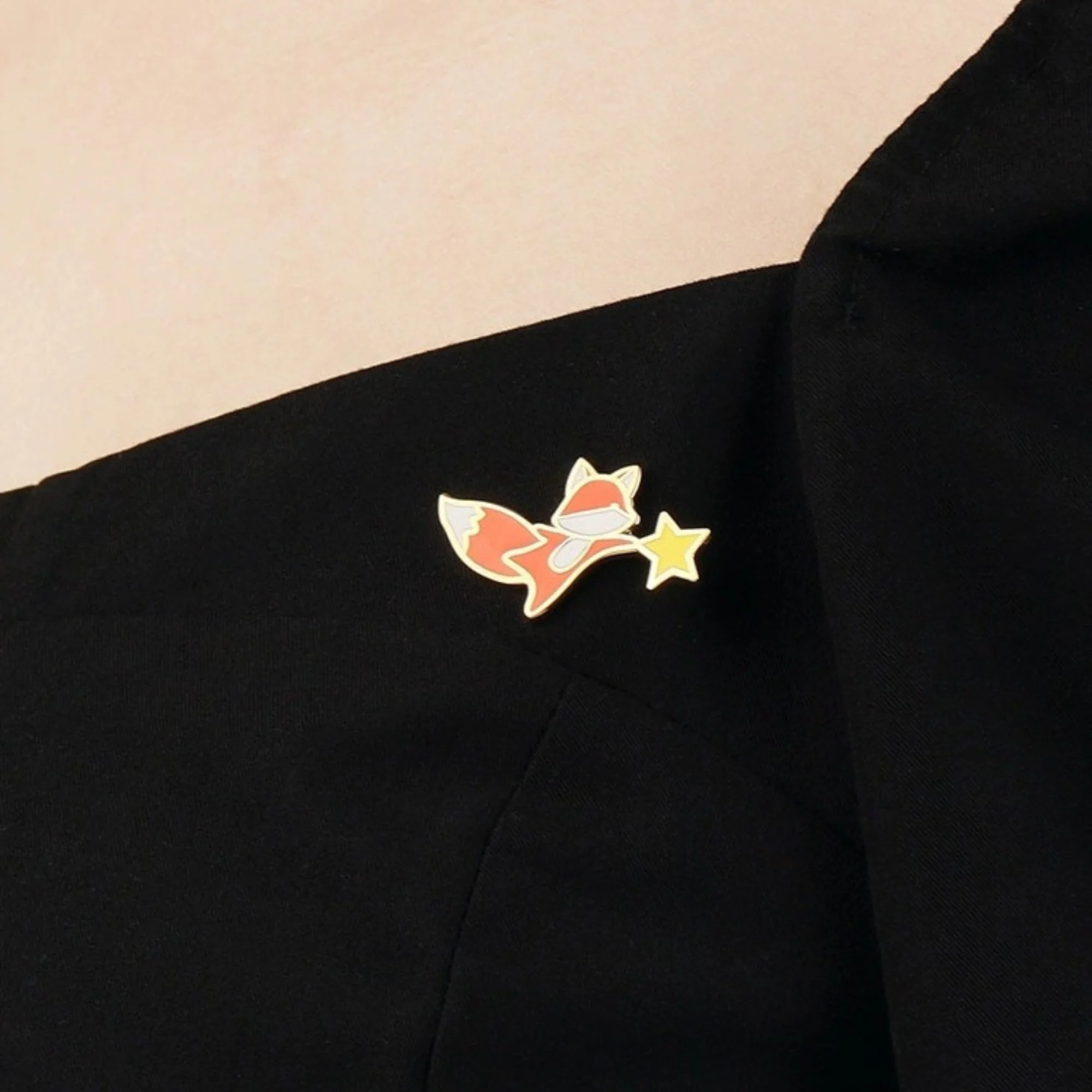 Fanli Enamel Pins "Dreaming Fox" - Image 4