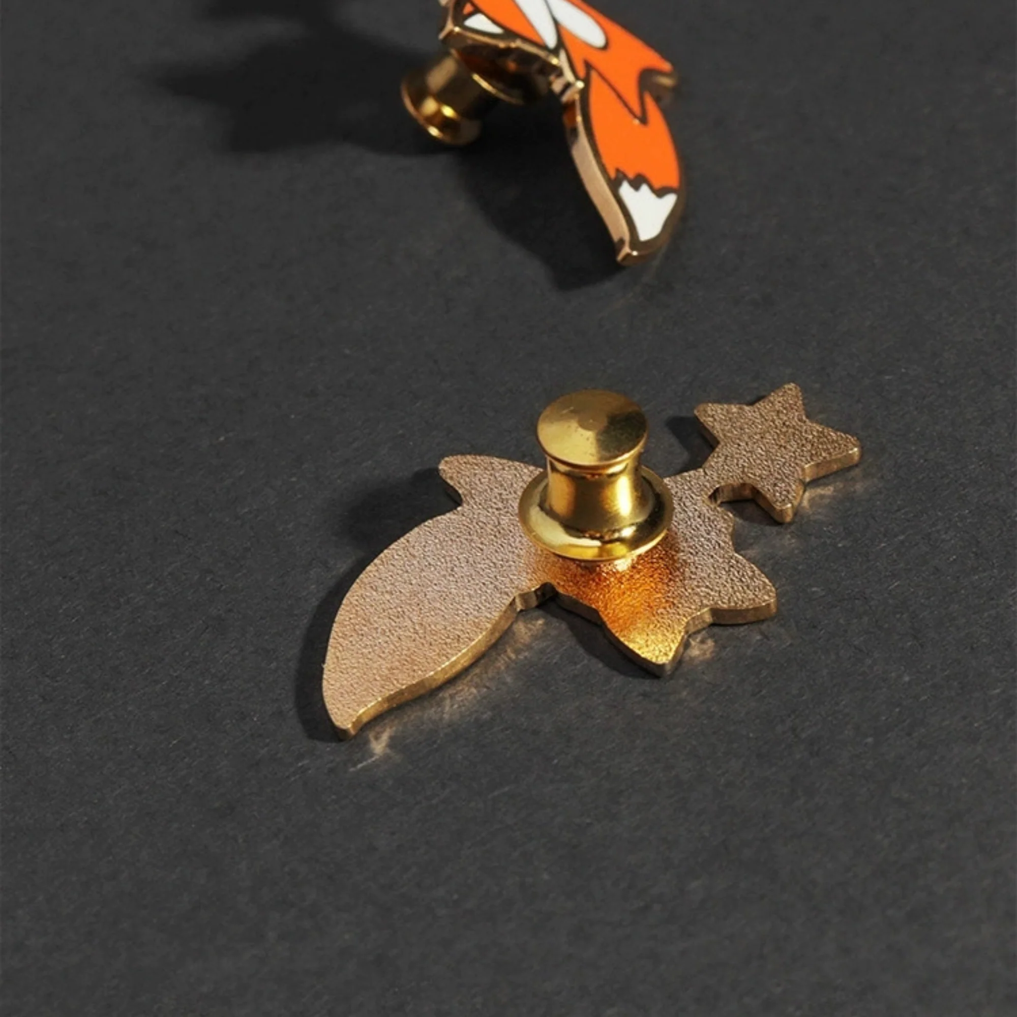 Fanli Enamel Pins "Dreaming Fox" - Image 5