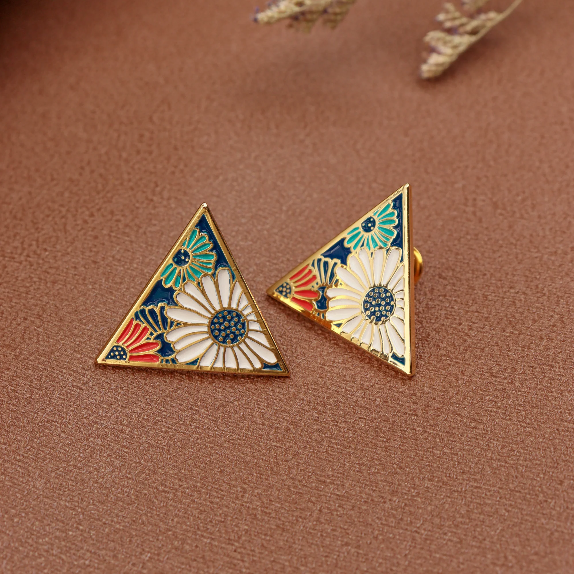 Fanli Enamel Pins "Little Daisy" - Image 3