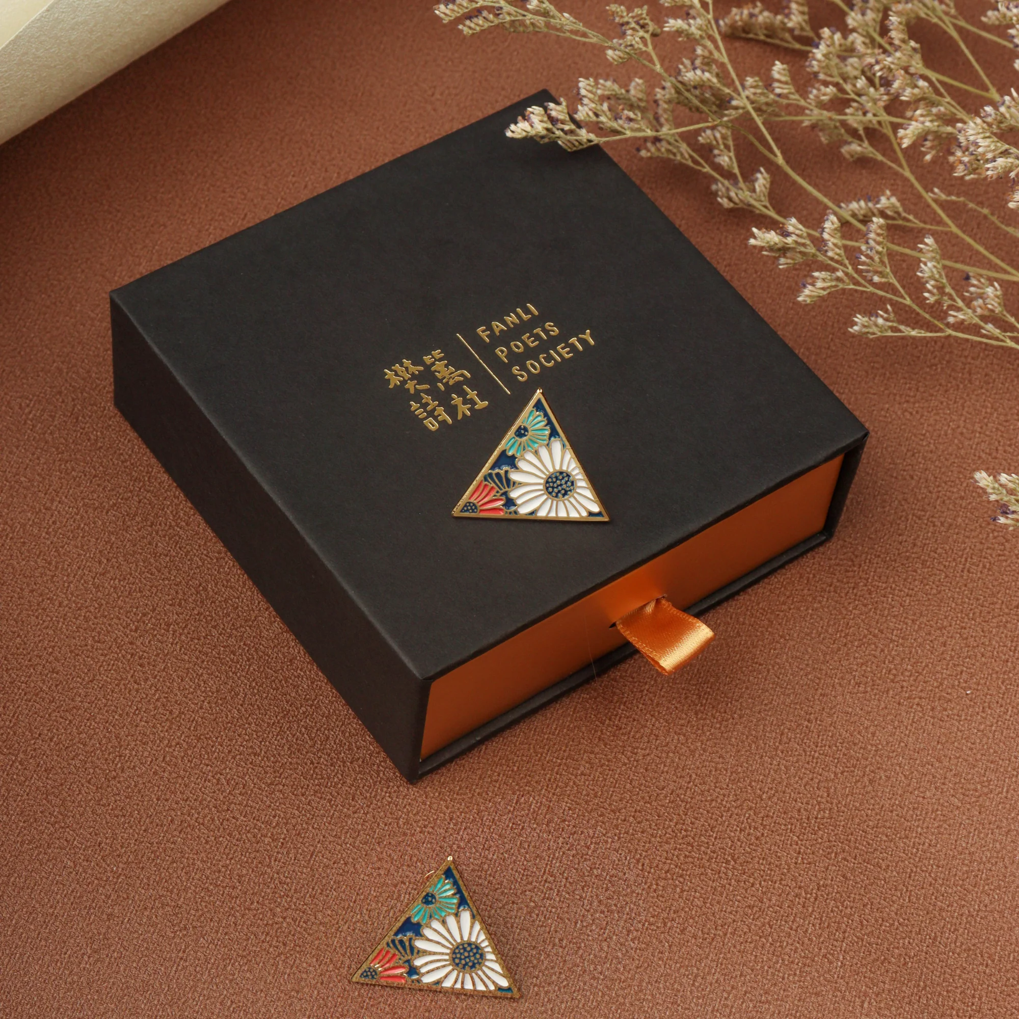 Fanli Enamel Pins "Little Daisy" - Image 7