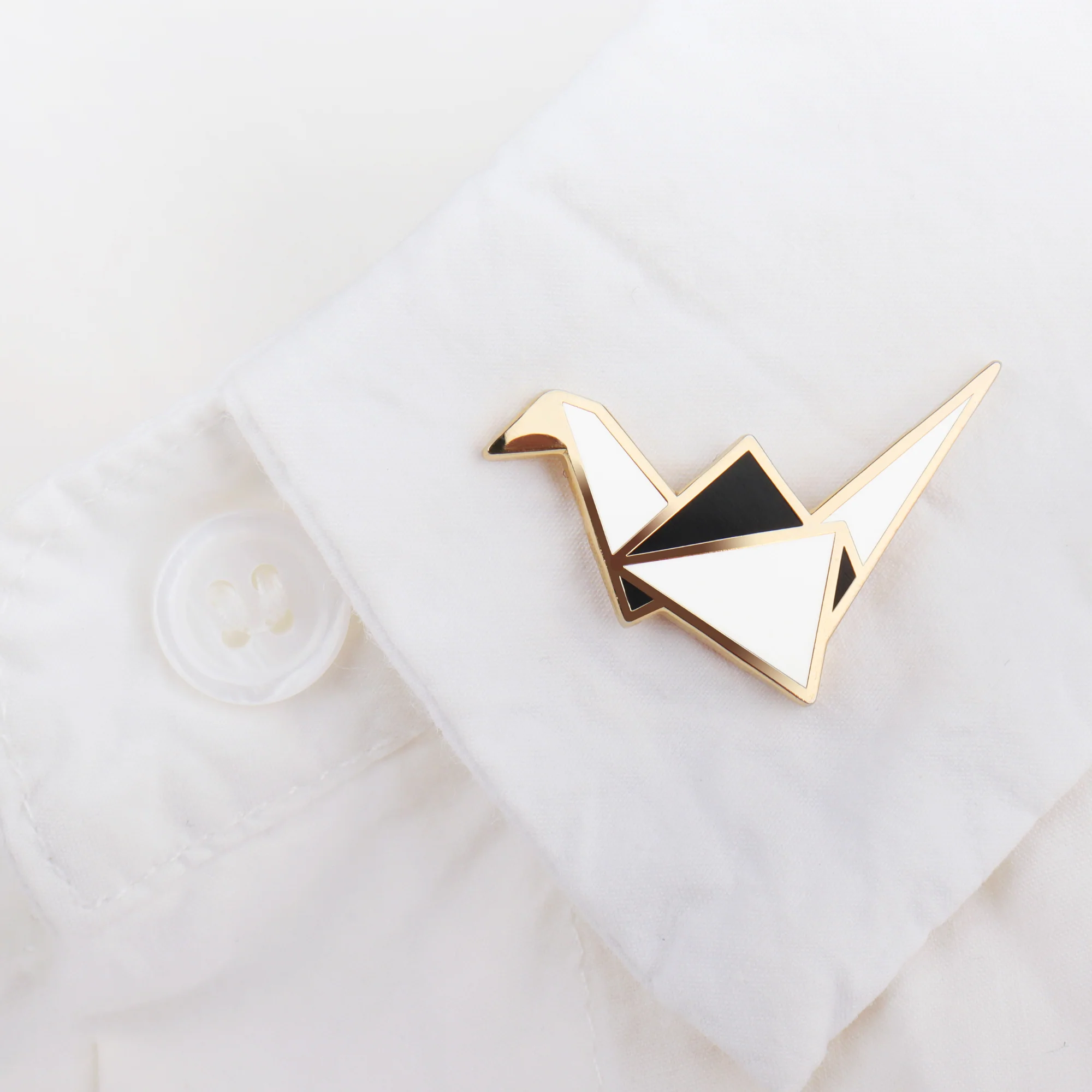 Fanli Enamel Pins "Paper Crane" - Image 10