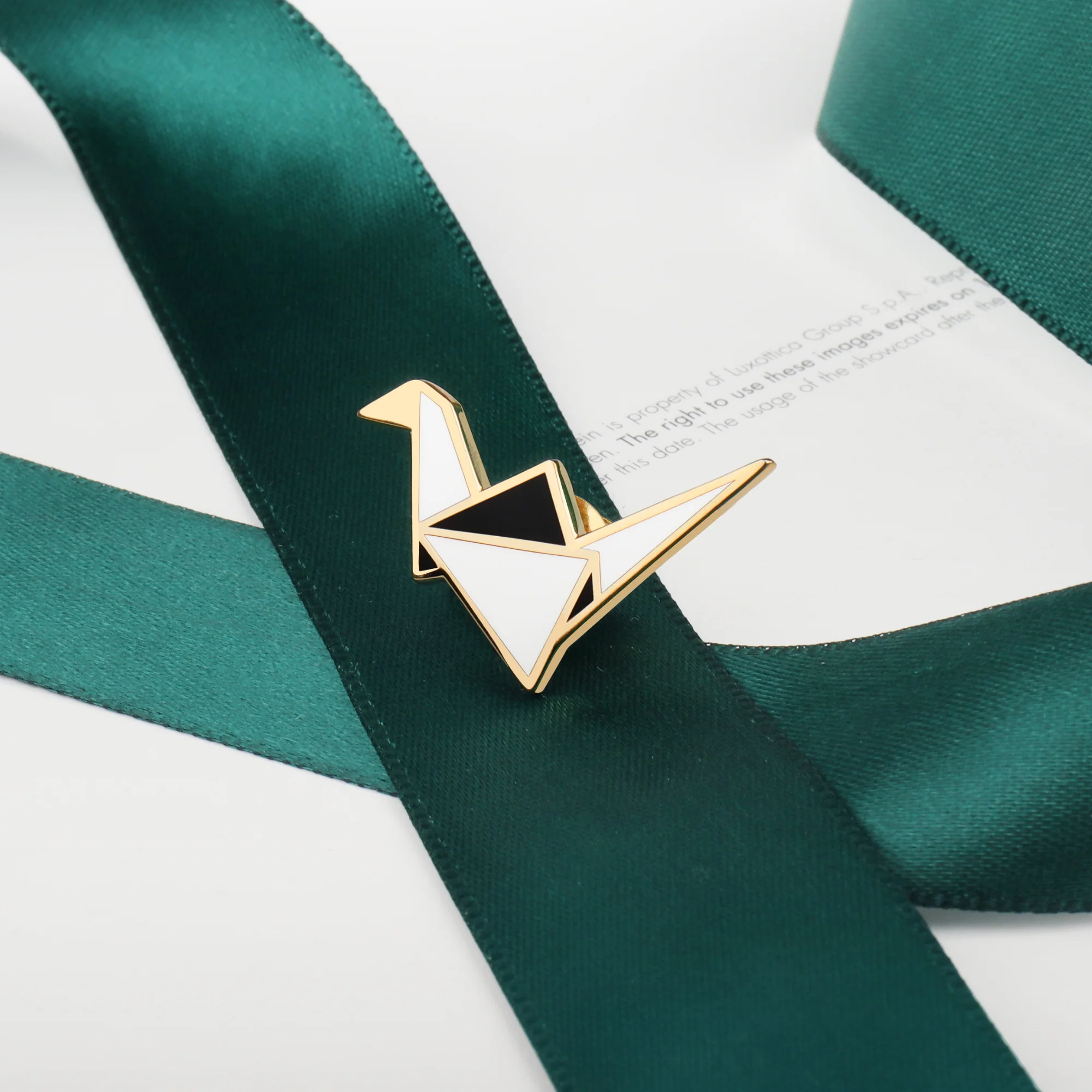 Fanli Enamel Pins "Paper Crane" - Image 3