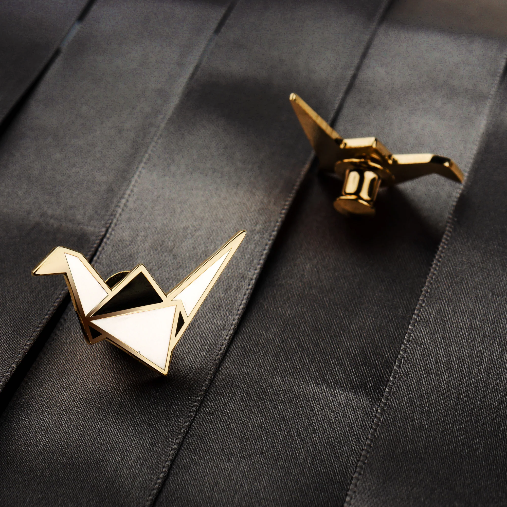Fanli Enamel Pins "Paper Crane" - Image 5
