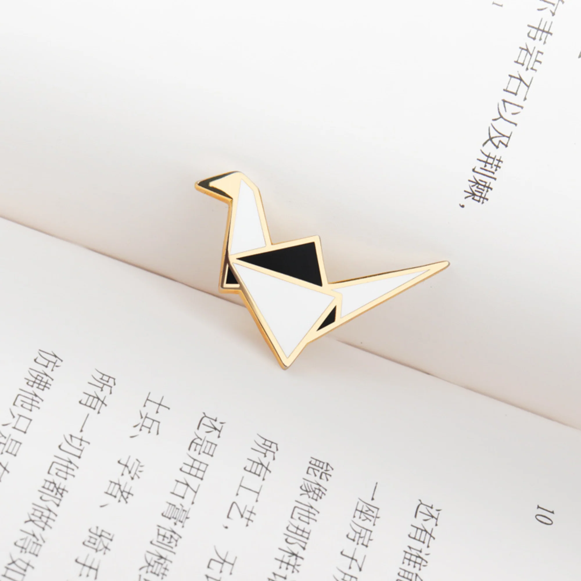 Fanli Enamel Pins "Paper Crane" - Image 7