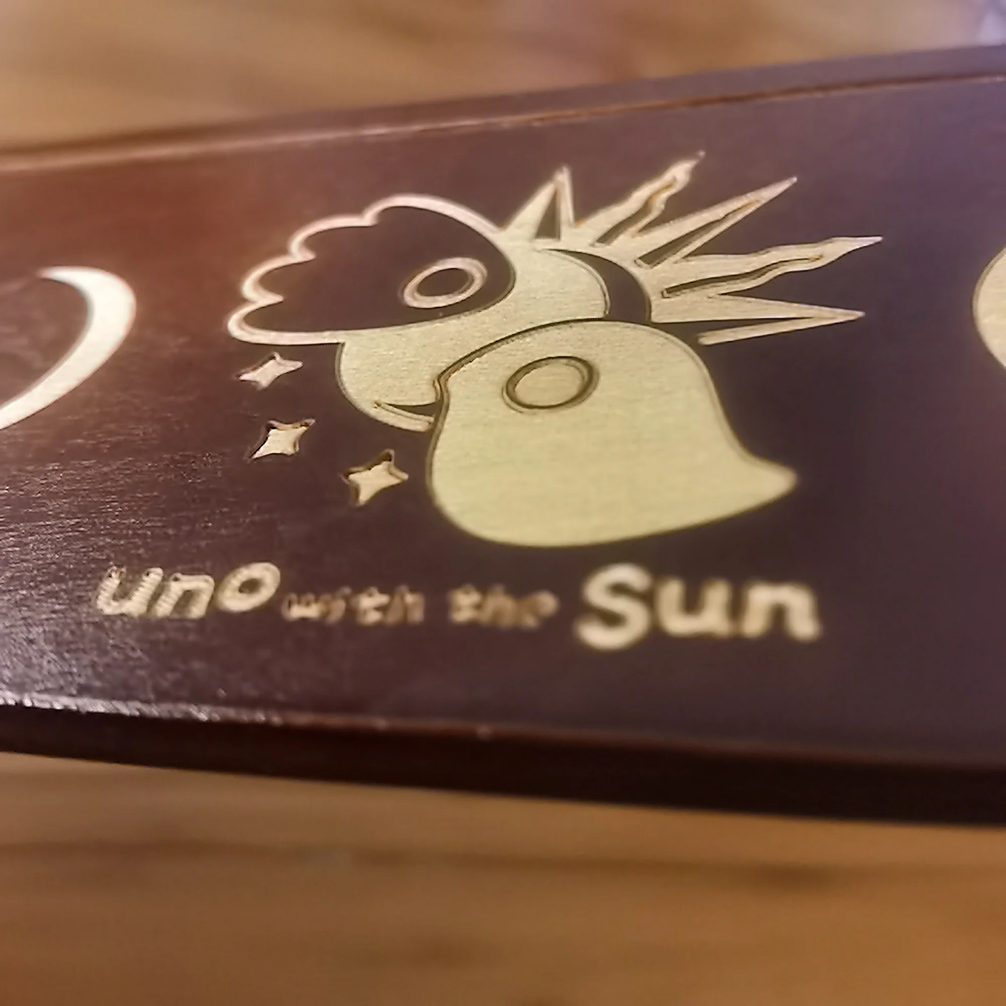 Uno with the Sun Wooden Card Stand - Image 4