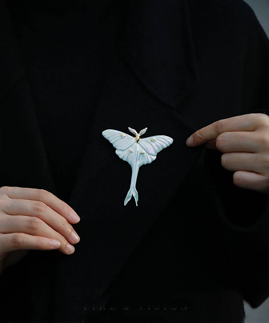 YIHE Ceramic Brooches "Luna Moth" - Image 3