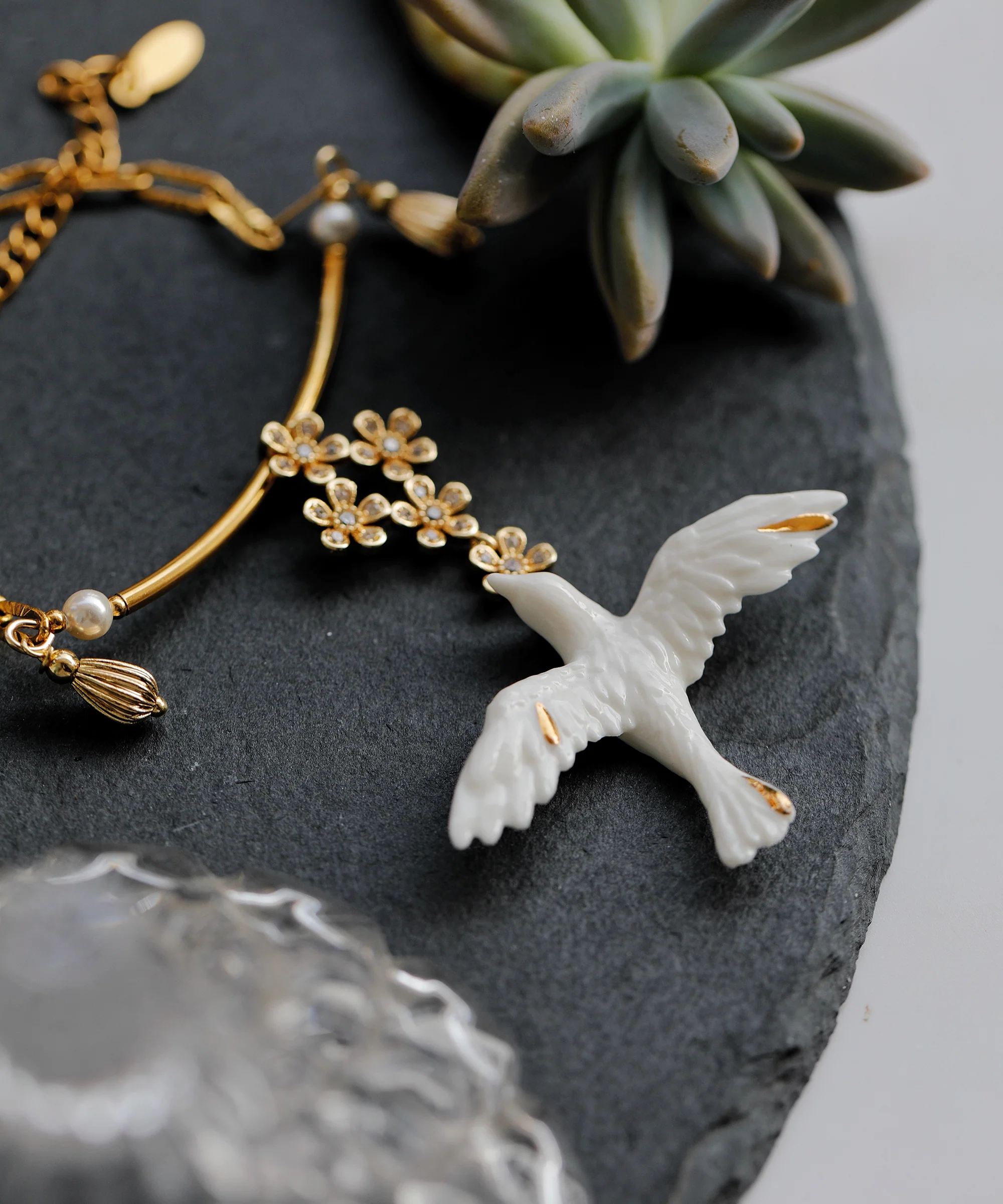 YIHE Ceramic Necklace "Flight of Grace" - Image 4